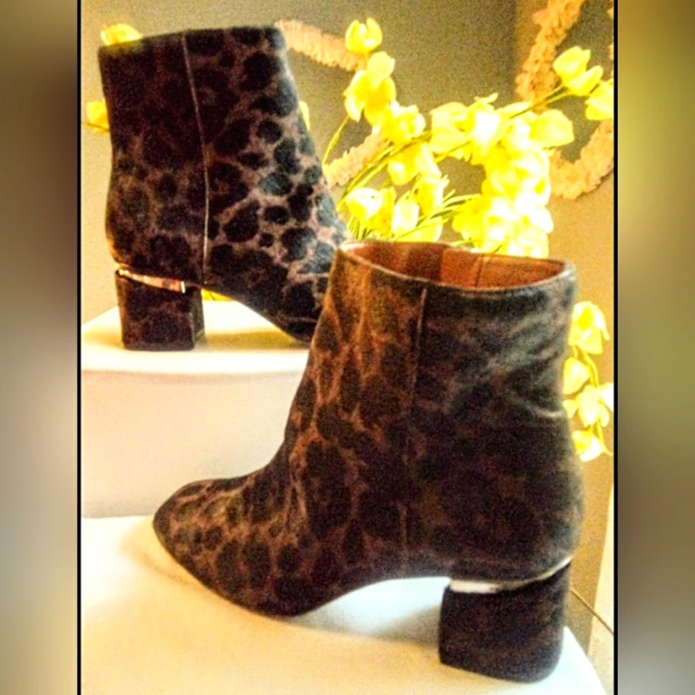 Womens CalfHair Boots size 8 by Franco Sarto
